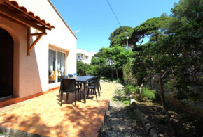HYEGRASSE Villa pour 6 personnes à 100 mètres de la plage situé sur le Port d'Hyères